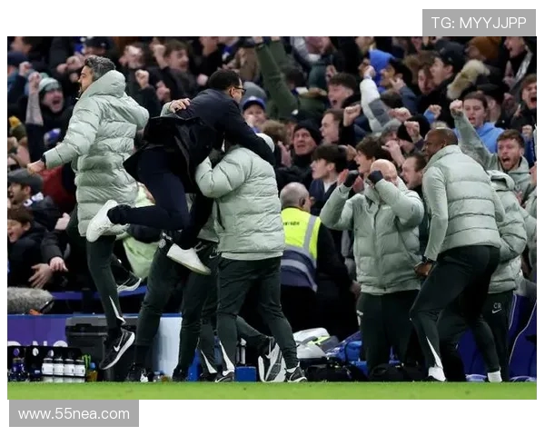 切尔西与西汉姆联激战正酣谁能在英超赛场上笑到最后